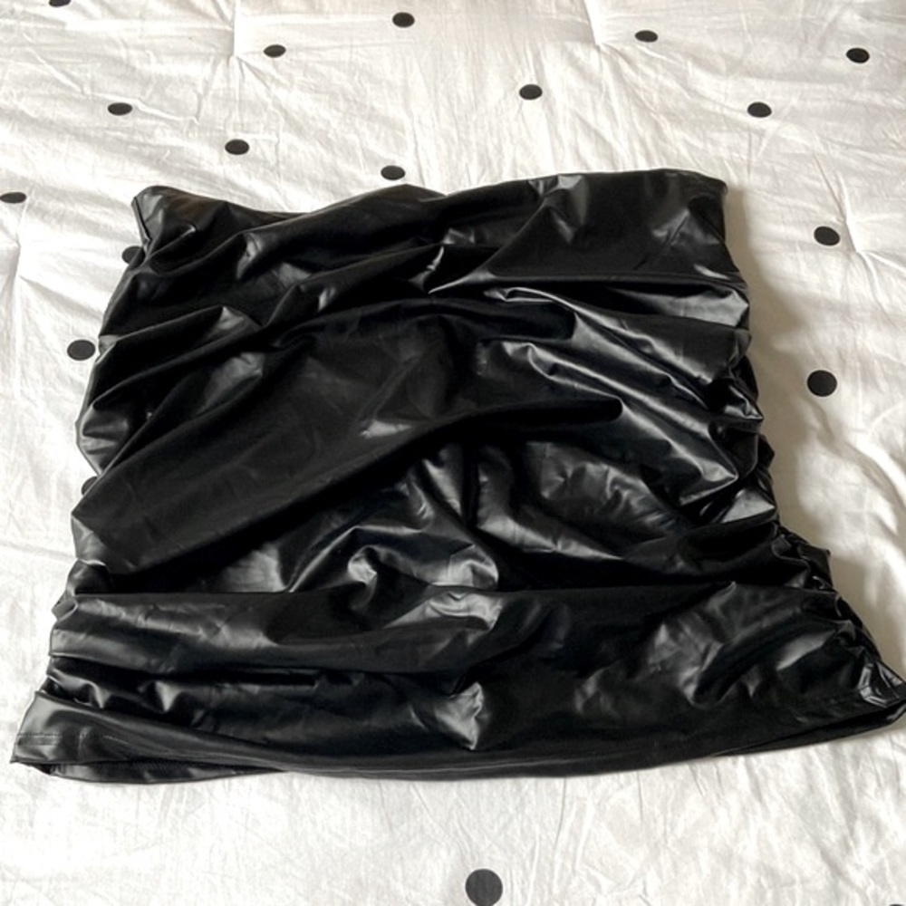 Shein 5X EUC black pleather skirt w/ruched back